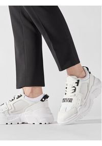 Versace Jeans Couture Sneakersy 75YA3SC4 Biały. Kolor: biały. Materiał: skóra