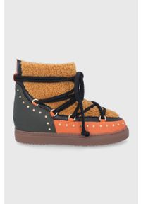 Inuikii - Śniegowce skórzane. Nosek buta: okrągły. Zapięcie: sznurówki. Kolor: pomarańczowy. Materiał: skóra. Obcas: na koturnie