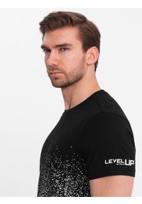 Ombre Clothing - Męski t-shirt bawełniany z gradientowym nadrukiem - czarny V2 OM-TSPT-22SS-001 - XXL. Kolor: czarny. Materiał: bawełna. Wzór: nadruk, gradientowy. Styl: klasyczny #2