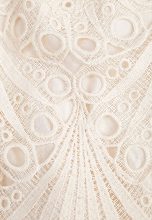 Born2be - Beżowa Sukienka Adoneus. Typ kołnierza: kołnierz z falbankami. Kolor: beżowy. Materiał: koronka. Wzór: koronka. Styl: klasyczny. Długość: midi