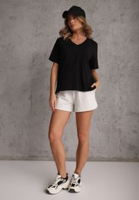 Renee - Czarny T-shirt Bawełniany z Dekoltem w V Adozixie. Okazja: na co dzień. Kolor: czarny. Materiał: bawełna. Styl: street, casual #3