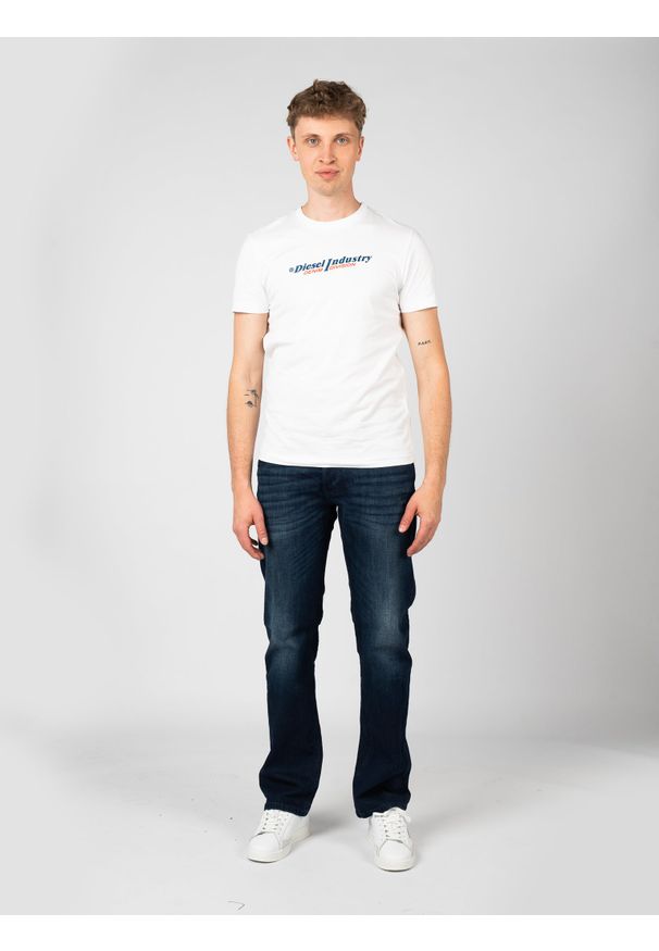 Diesel T-shirt "T-Diegor" | A12754-RPATI | Mężczyzna | Biały. Okazja: na co dzień. Kolor: biały. Materiał: bawełna. Wzór: nadruk. Styl: klasyczny, elegancki, casual