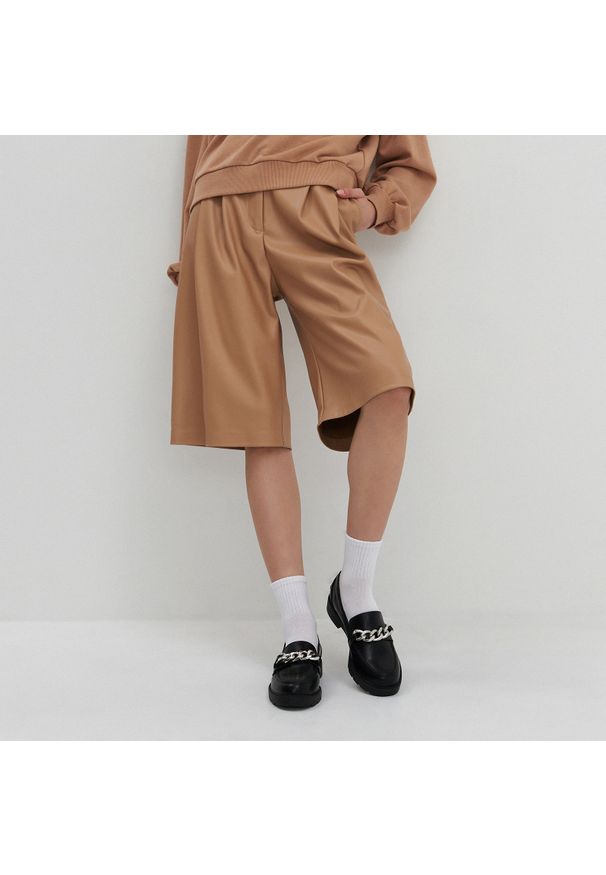 House - Spodnie culotte z imitacji skóry beżowe - Beżowy. Kolor: beżowy