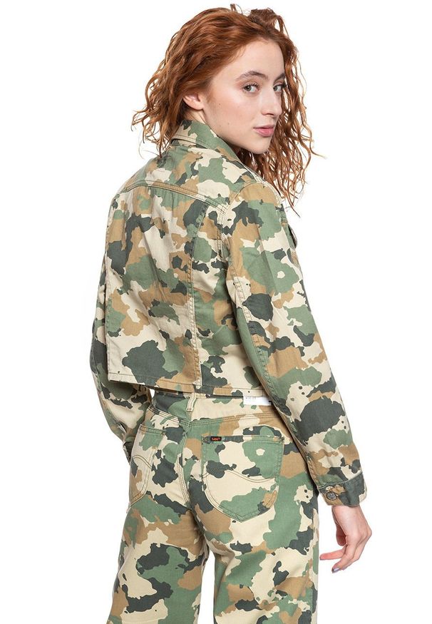 Lee - DAMSKA KURTKA JEANSOWA LEE CROPPED RIDER JACKET CAMOUFLAGE L54CCW03 112112756. Materiał: jeans. Wzór: moro