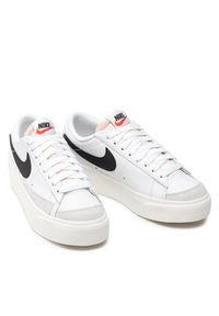 Nike Sneakersy Blazer Low Platform DJ0292 Biały. Kolor: biały. Materiał: skóra. Obcas: na platformie #4