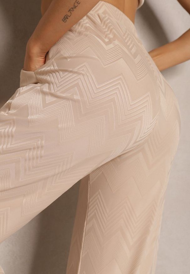 Renee - Beżowe Spodnie z Wiskozą o Szerokim Kroju High Waist Weralis. Okazja: na co dzień. Stan: podwyższony. Kolor: beżowy. Materiał: wiskoza. Styl: elegancki, casual