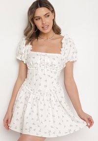 Born2be - Biała Sukienka Vices z Bufkami Falbankami i Wiązaniem w Kwiaty Tolalira. Okazja: na co dzień. Typ kołnierza: kołnierz z falbankami. Kolor: biały. Materiał: skóra. Wzór: kwiaty. Styl: elegancki, casual, klasyczny #5