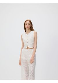 Reserved - Kamizelka z ozdobnymi guzikami - kremowy. Kolor: kremowy. Materiał: bawełna, dzianina #1