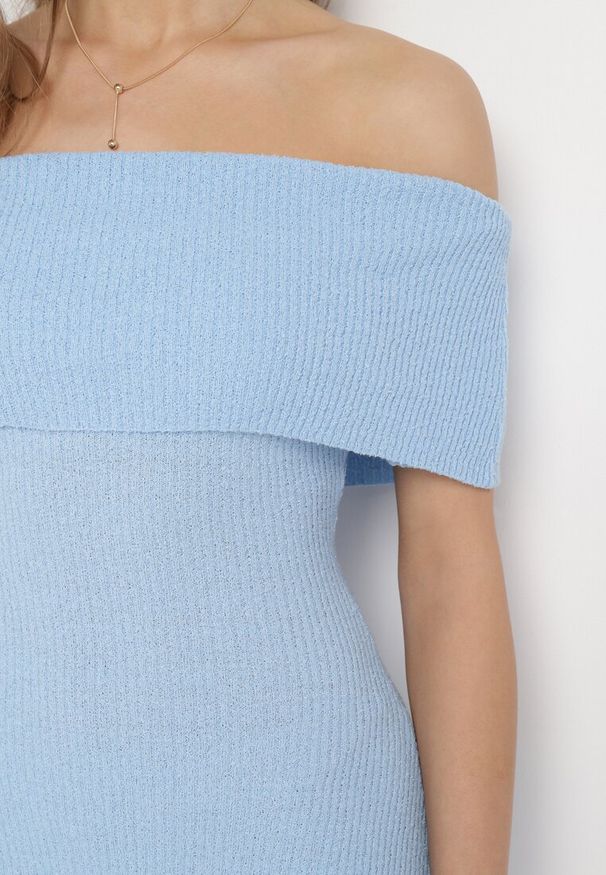 Born2be - Jasnoniebieski Elastyczny Kombinezon Dopasowany z Hiszpańskim Dekoltem Necta. Okazja: na imprezę. Kolor: niebieski