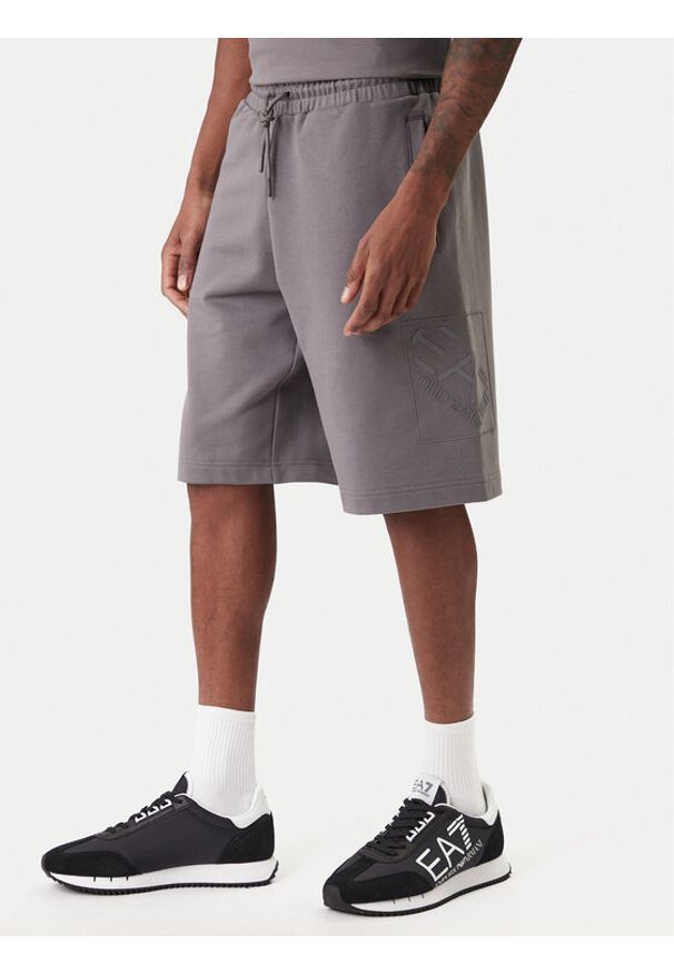 EA7 Emporio Armani Szorty sportowe 7M001491 AF17787 U8086 Szary Regular Fit. Kolor: szary. Materiał: bawełna. Styl: sportowy