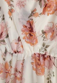 Born2be - Różowa Romantyczna Sukienka Kopertowa z Wiązanym Paskiem i Brokatem Yael. Okazja: na co dzień, na spotkanie biznesowe, do pracy, na randkę. Kolor: różowy. Wzór: kwiaty. Typ sukienki: kopertowe. Styl: casual, biznesowy, elegancki #8