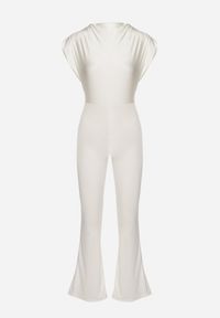 Born2be - Biały Kombinezon z Rozszerzanymi Nogawkami i Poduszkami w Ramionach Atearai. Okazja: na co dzień. Kolor: biały. Długość rękawa: krótki rękaw. Długość: krótkie. Styl: casual, elegancki #7