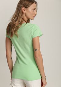 Renee - Miętowy T-shirt Molliana. Typ kołnierza: dekolt w kształcie V. Kolor: zielony. Materiał: dzianina, jeans. Długość: krótkie. Sezon: lato