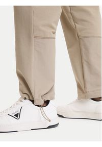 Guess Spodnie dresowe Z6GB01 K2834 Beżowy Regular Fit. Kolor: beżowy. Materiał: bawełna #2