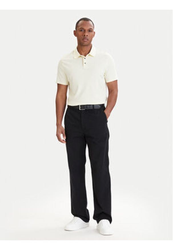 Calvin Klein Polo LV04LB276G Écru Regular Fit. Typ kołnierza: polo. Kolor: kremowy. Materiał: bawełna