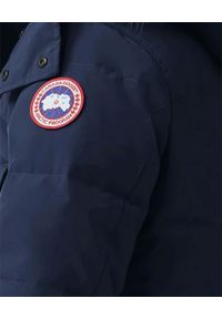 CANADA GOOSE - Granatowa kurtka z kapturem Wyndham. Typ kołnierza: kaptur. Kolor: niebieski. Materiał: futro, puch, materiał. Długość rękawa: długi rękaw. Długość: długie. Wzór: aplikacja #8