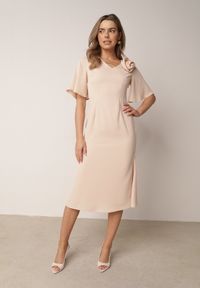 Born2be - Beżowa Koktajlowa Sukienka VICES ze Zwiewnymi Rękawami i Kwiatową Aplikacją 3D Talilia. Okazja: na wesele, na ślub cywilny, na imprezę. Kolor: beżowy. Wzór: aplikacja, kwiaty. Styl: wizytowy #2