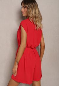 Renee - Czerwony Taliowany Kombinezon z Gumką w Pasie i Kopertowym Dekoltem Nansilyne. Kolor: czerwony. Materiał: tkanina. Sezon: lato #4