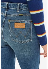 Wrangler - WRANGLER RETRO STRAIGHT DAMSKIE SPODNIE JEANSOWE DARK BLUE NOISE W238WB049. Styl: retro