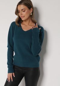 Born2be - Niebieski Sweter z Wiskozą i Wełną z Dekoltem w Serek Claida. Okazja: na co dzień. Typ kołnierza: dekolt w serek. Kolor: niebieski. Materiał: wełna, wiskoza. Styl: casual #4