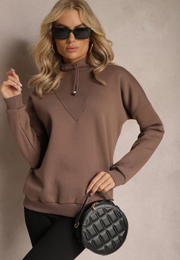 Renee - Brązowa Ocieplana Bluza Bawełniana z Półgolfem Heraia. Kolor: brązowy. Materiał: bawełna