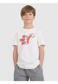4f - 4F T-shirt regular z nadrukiem chłopięcy - biały 152 (11-12 lat). Okazja: na co dzień. Kolor: biały. Materiał: bawełna, dzianina, jersey. Długość rękawa: krótki rękaw. Długość: krótkie. Wzór: nadruk. Sezon: lato. Styl: klasyczny, casual, sportowy #1