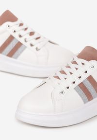 Born2be - Biało-Różowe Sneakersy Ienaine. Zapięcie: sznurówki. Kolor: biały. Materiał: materiał, zamsz. Szerokość cholewki: normalna. Obcas: na platformie. Sport: turystyka piesza #3