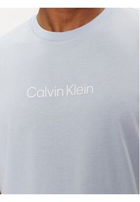 Calvin Klein T-Shirt Hero K10K111346 Błękitny Regular Fit. Kolor: niebieski. Materiał: bawełna