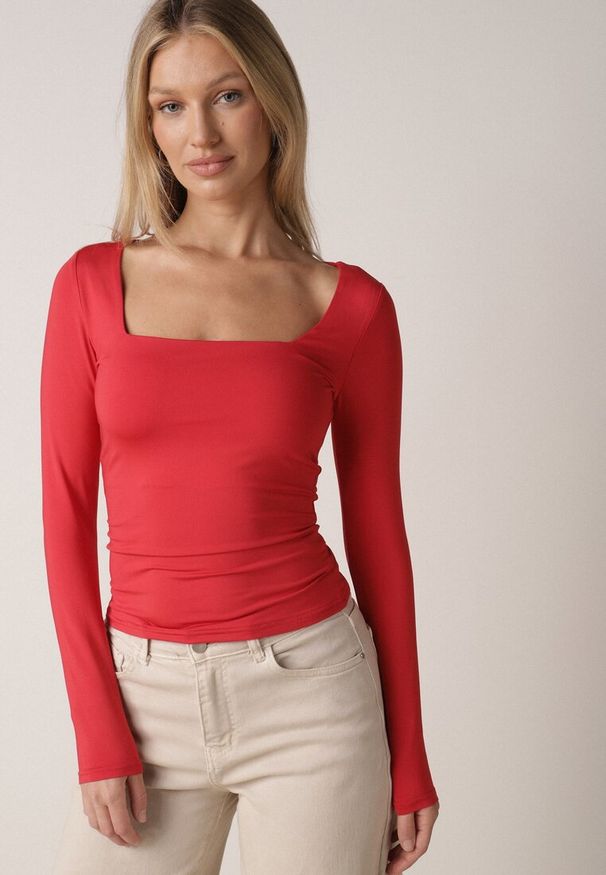 Born2be - Czerwona Elastyczna Bluzka z Kwadratowym Dekoltem z Wiskozą Doriore. Okazja: na co dzień. Typ kołnierza: dekolt kwadratowy. Kolor: czerwony. Materiał: wiskoza. Styl: casual, klasyczny, elegancki