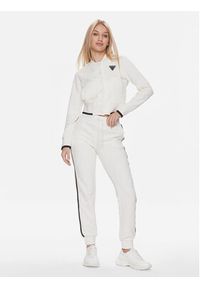 Guess Spodnie dresowe Cheri V4RB08 KBSL0 Biały Regular Fit. Kolor: biały. Materiał: syntetyk