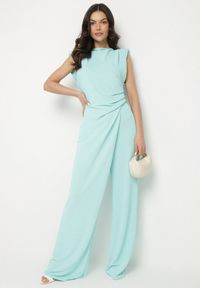 Born2be - Jasnozielony Kombinezon Bez Rękawów z Ozdobnym Marszczeniem Sepalene. Okazja: na co dzień. Kolor: zielony. Długość rękawa: bez rękawów. Sezon: wiosna, lato. Styl: klasyczny, casual, elegancki #5