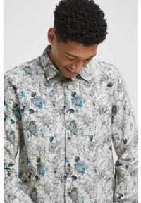 medicine - Medicine koszula lniana męska kolor beżowy regular z kołnierzykiem klasycznym. Typ kołnierza: kołnierzyk klasyczny. Kolor: beżowy. Materiał: len. Długość rękawa: długi rękaw. Długość: długie. Styl: klasyczny #4