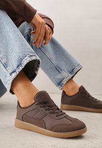Born2be - Brązowe Sneakersy VICES Typu Klasyczne Tenisówki z Łączonych Materiałów Azinina. Okazja: na co dzień. Kolor: brązowy. Materiał: materiał #8