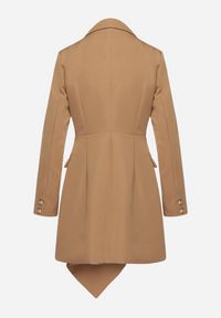 Born2be - Ciemnobeżowa Taliowana Sukienka o Kroju Marynarki z Mini Trenem Besista. Kolor: beżowy. Długość rękawa: długi rękaw. Wzór: aplikacja. Styl: klasyczny, elegancki. Długość: mini #5