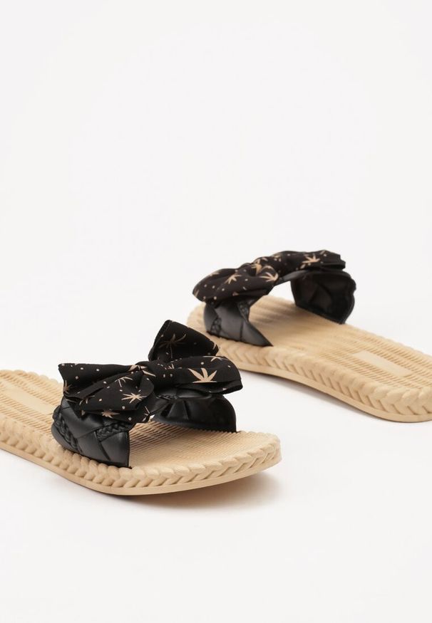 Born2be - Czarne Letnie Klapki z Ozdobną Kokardką Pirelara. Kolor: czarny. Materiał: materiał. Sezon: lato. Obcas: na obcasie. Styl: elegancki. Wysokość obcasa: niski