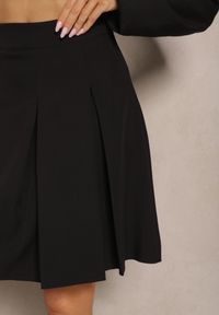 Renee - Czarna Plisowana Spódnica High Waist o Rozkloszowanym Kroju Redilsa. Stan: podwyższony. Kolor: czarny. Styl: elegancki #3