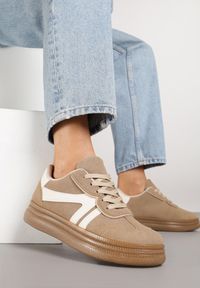 Renee - Beżowe Sneakersy Tenisówki Ozdobione Geometrycznym Wzorem Shie. Okazja: na co dzień. Kolor: beżowy. Materiał: jeans. Wzór: aplikacja, geometria #4