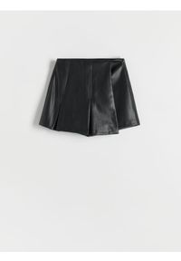 Reserved - Szorty imitujące spódnicę - czarny. Kolor: czarny. Materiał: skóra