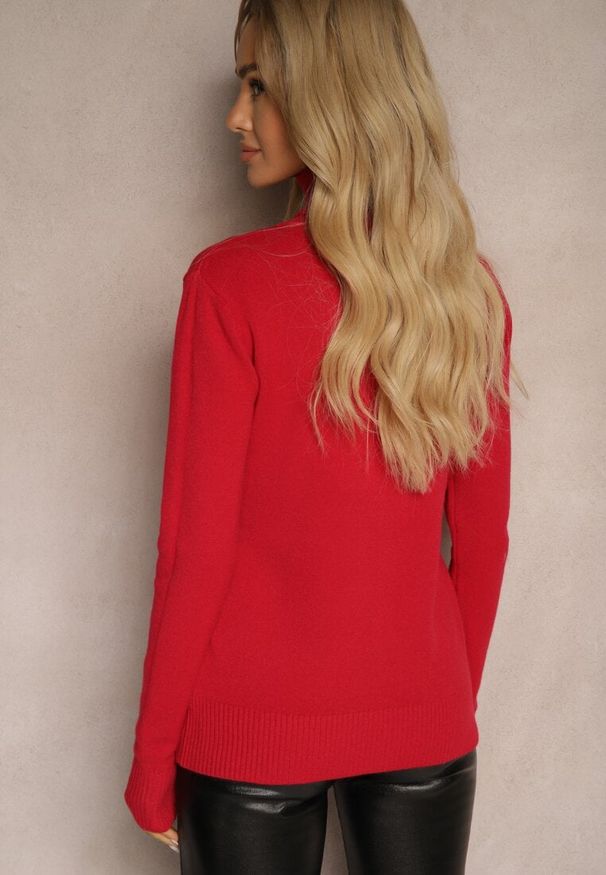 Renee - Czerwony Golf Sweter o Dopasowanym Kroju z Kaszmirem Zairith. Okazja: na spotkanie biznesowe, na co dzień, na spacer, do pracy. Typ kołnierza: golf. Kolor: czerwony. Materiał: kaszmir. Wzór: aplikacja. Styl: biznesowy, casual, elegancki, klasyczny