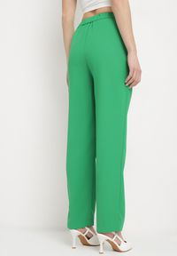 Born2be - Zielone Spodnie Regular z Wyższym Stanem i Prostymi Nogawkami Arcadiasa. Stan: podwyższony. Kolor: zielony