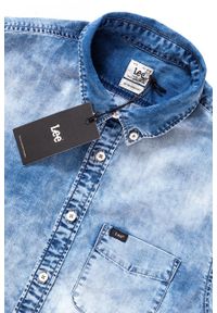Lee - KOSZULA MĘSKA KRÓTKI RĘKAW RĘKAW LEE BUTTON DOWN SHIRT DAYLIGHT BLAZE L886PGRS. Typ kołnierza: button down. Materiał: jeans. Długość rękawa: krótki rękaw. Długość: krótkie #4