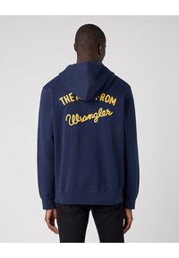 Wrangler - WRANGLER LOGO HOODIE MĘSKA BLUZA Z KAPTUREM NIEROZPINALNA NAVY BLUE W654I4114. Typ kołnierza: kaptur