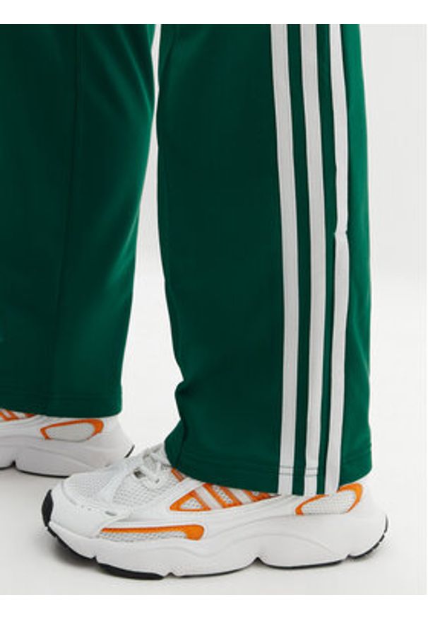 Adidas - adidas Spodnie dresowe adicolor Classics Firebird JC8284 Zielony Regular Fit. Kolor: zielony. Materiał: syntetyk