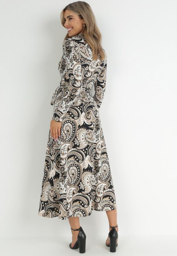 Born2be - Beżowo-Czarna Kopertowa Sukienka Maxi z Materiałowym Paskiem Jamiria. Kolor: beżowy. Materiał: materiał. Długość rękawa: długi rękaw. Sezon: wiosna, jesień. Typ sukienki: kopertowe. Długość: maxi