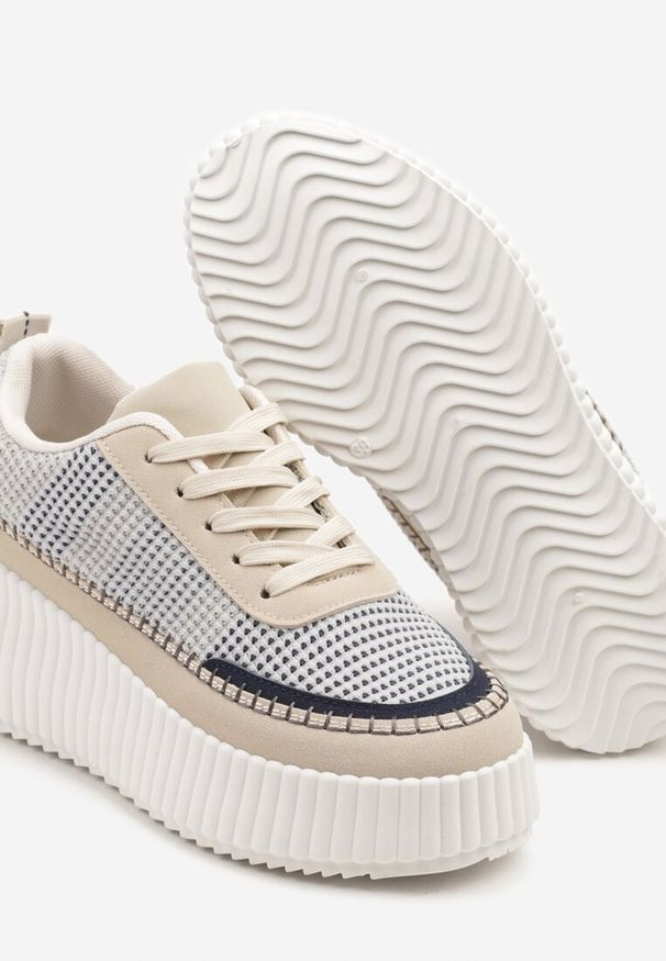 Renee - Niebiesko-Beżowe Sneakersy na Tłoczonej Platformie z Ozdobnymi Przeszyciami Faloviela. Kolor: niebieski. Materiał: jeans. Obcas: na platformie