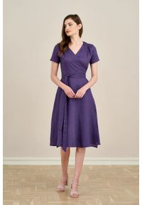 Marie Zélie - Sukienka Duilin lniana fioletowa. Kolor: fioletowy. Materiał: len. Długość rękawa: krótki rękaw. Typ sukienki: kopertowe. Styl: klasyczny #2