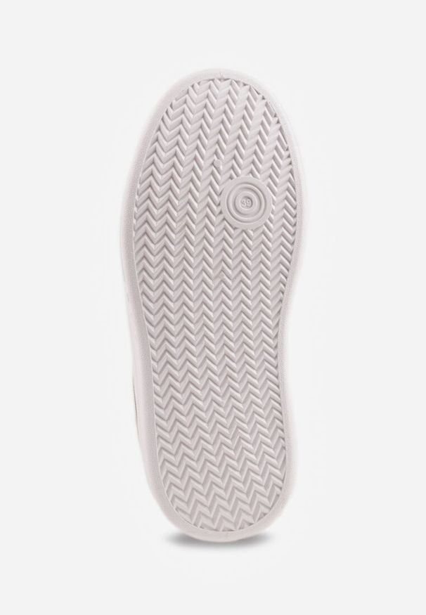 Renee - Białe Sneakersy VICES na Platformie Ozdobione Perforacją i Napisem Ceznella. Okazja: na co dzień. Kolor: biały. Materiał: jeans, dresówka. Wzór: aplikacja, napisy. Obcas: na platformie