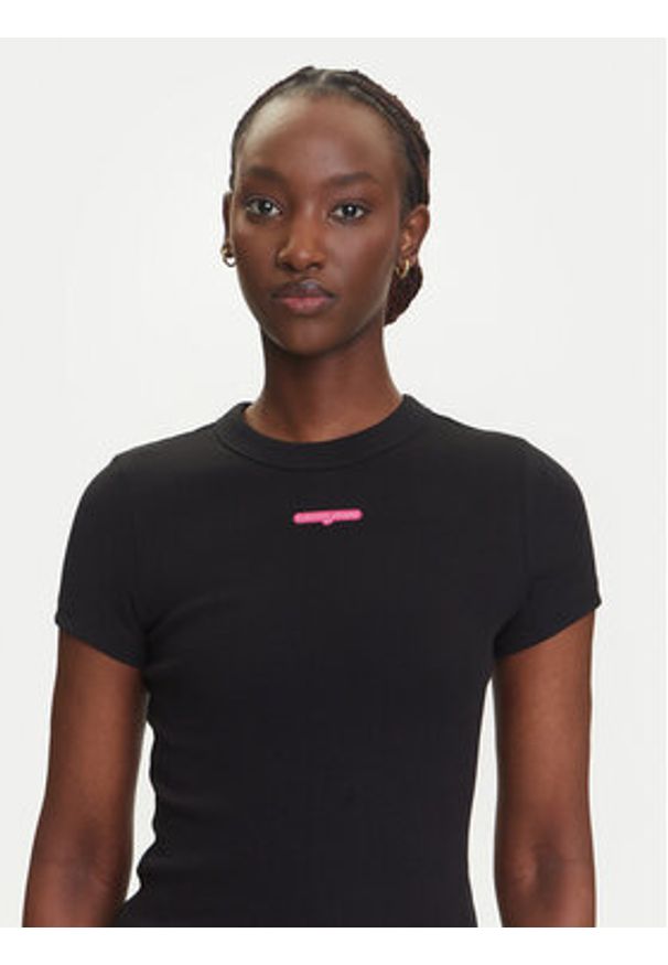 Tommy Jeans T-Shirt Script Label DW0DW21402 Czarny Slim Fit. Kolor: czarny. Materiał: bawełna