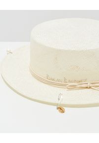 RUSLAN BAGINSKIY - Biały słomiany kapelusz. Kolor: biały. Materiał: materiał. Wzór: aplikacja