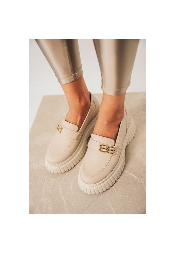 Beżowe Półbuty Karino Modne Obuwie Damskie. Okazja: do pracy, na randkę. Kolor: beżowy. Materiał: materiał. Styl: wizytowy